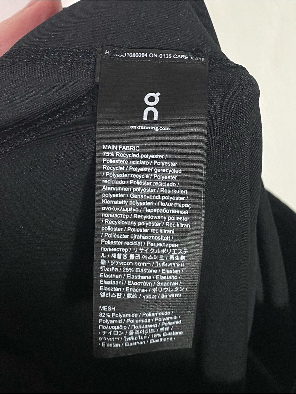 On Running Women's Performance Tights Black - Picture 7 of 7